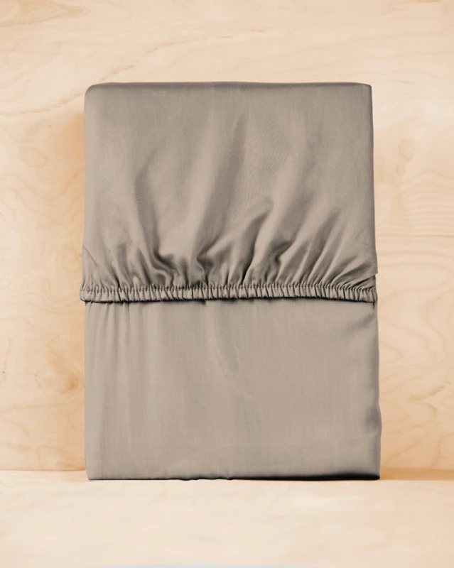 Prześcieradło satynowe z gumką 160cm x 200cm TAUPE