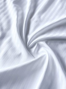 Poszwa na kołdrę Satynowa 160×200 biała pasy 4mm z zakładem hotelowym